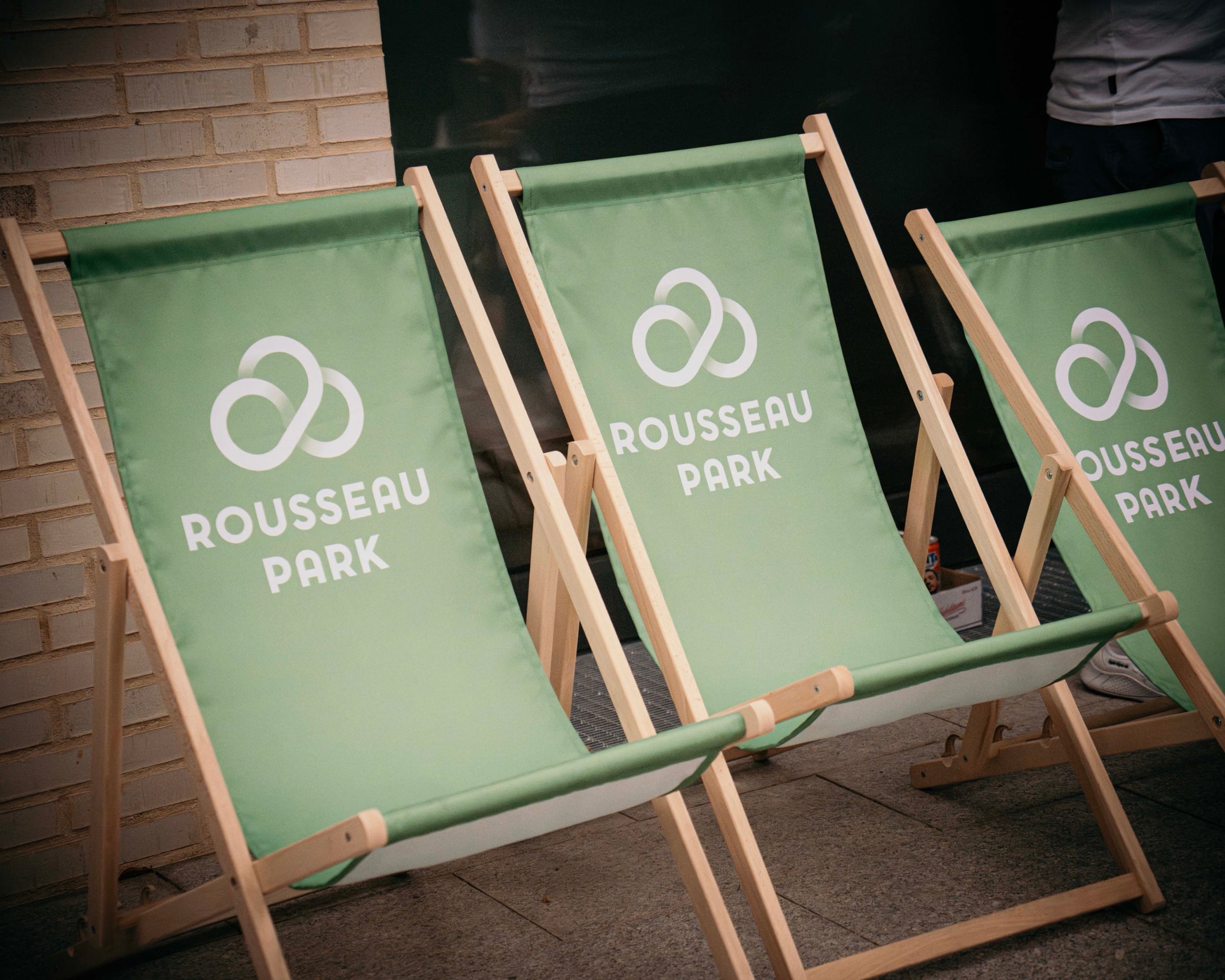 Kinder auf dem Spielplatz im Rousseau Park